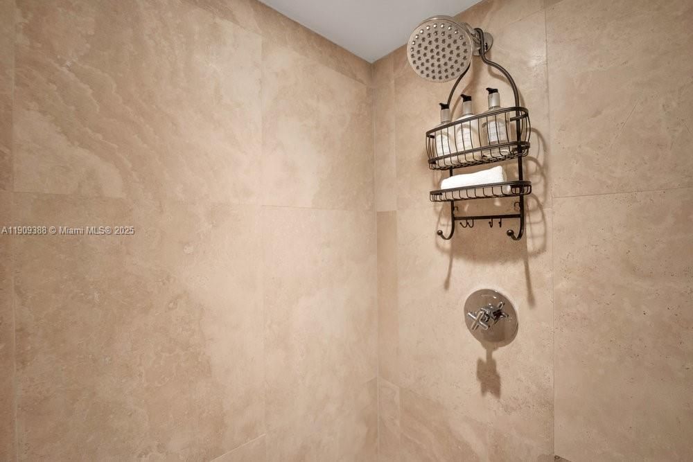 出租: $17,500 (1 贝兹, 1 浴室, 866 平方英尺)