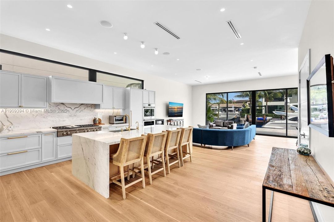 На продажу: $5,500,000 (4 спален, 4 ванн, 0 Квадратных фут)