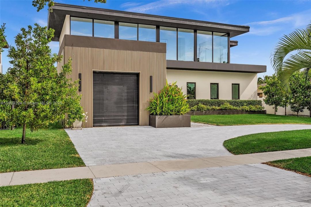 На продажу: $5,500,000 (4 спален, 4 ванн, 0 Квадратных фут)