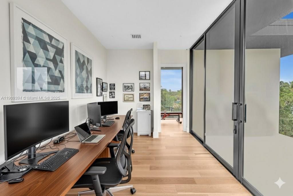 На продажу: $5,500,000 (4 спален, 4 ванн, 0 Квадратных фут)