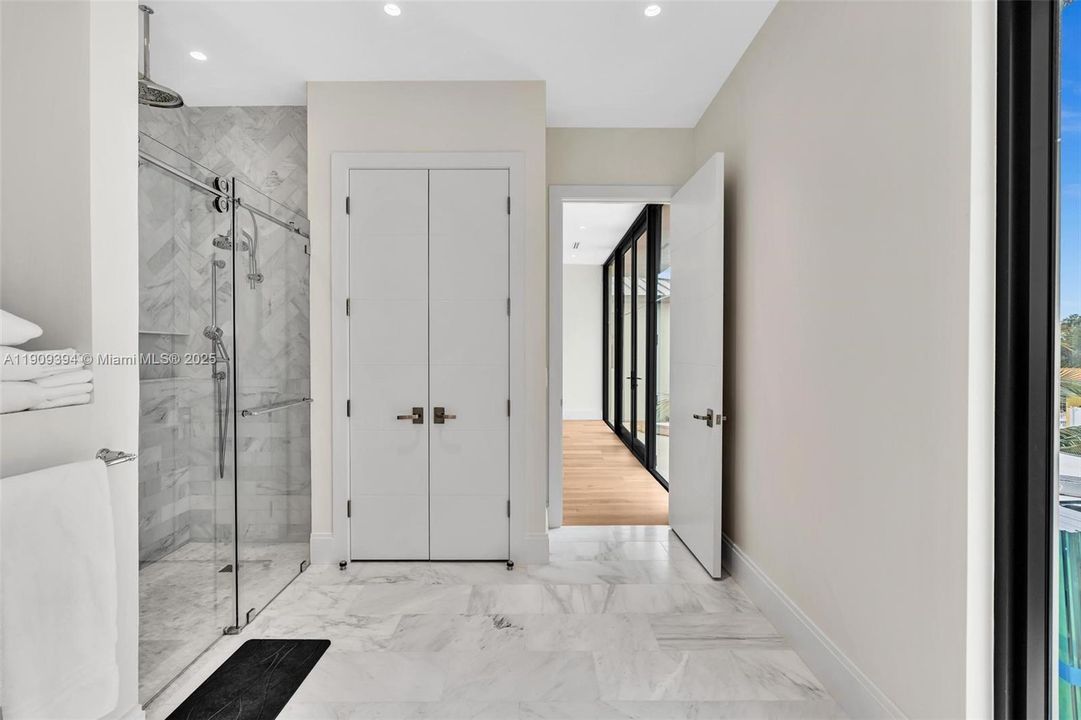 На продажу: $5,500,000 (4 спален, 4 ванн, 0 Квадратных фут)