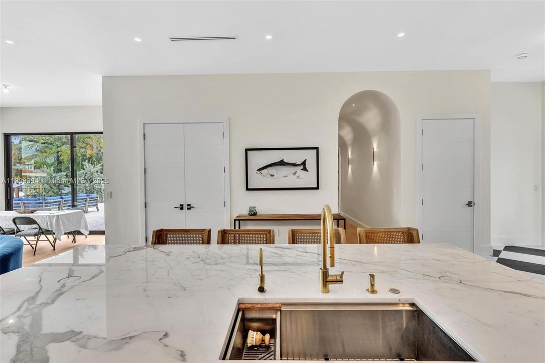 На продажу: $5,500,000 (4 спален, 4 ванн, 0 Квадратных фут)