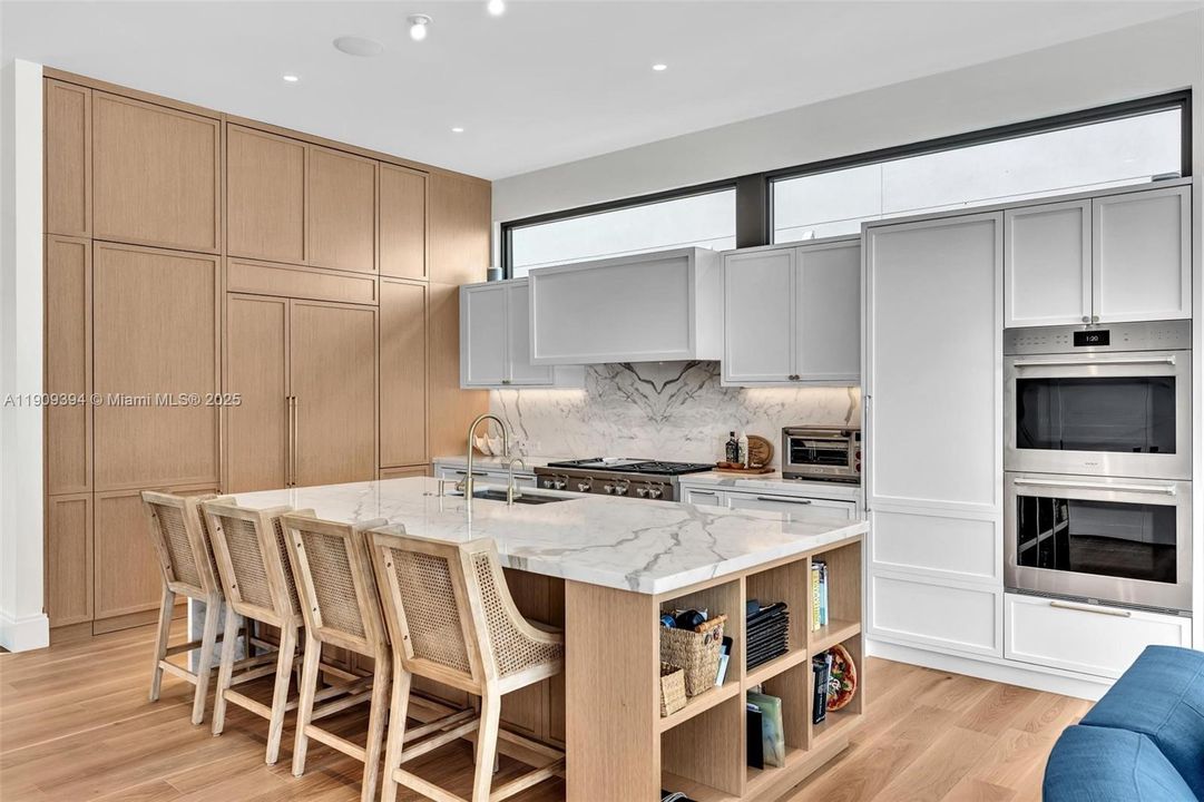 На продажу: $5,500,000 (4 спален, 4 ванн, 0 Квадратных фут)