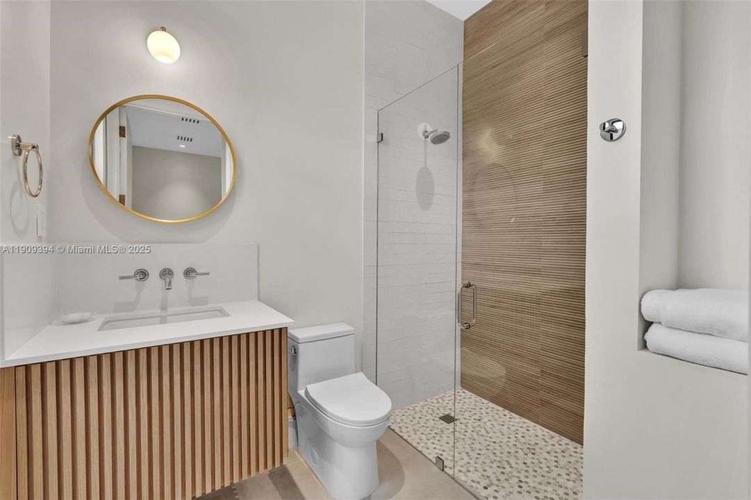 На продажу: $5,500,000 (4 спален, 4 ванн, 0 Квадратных фут)