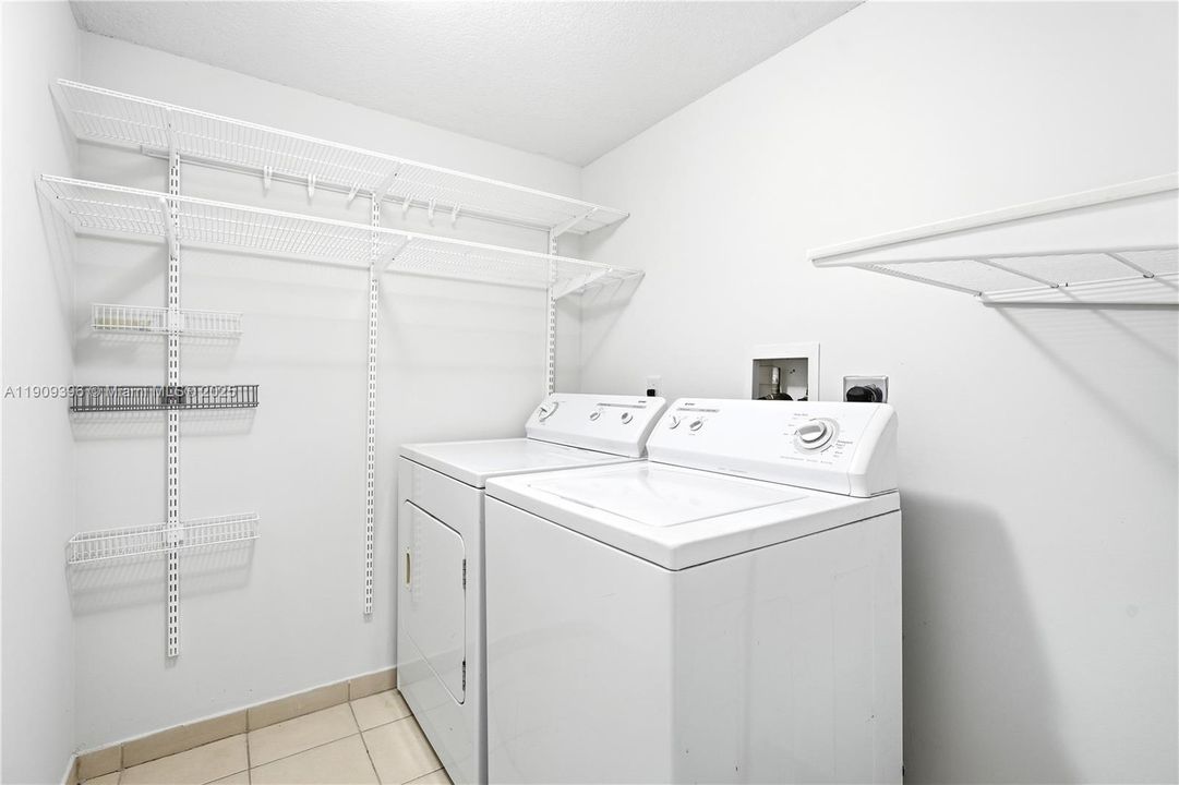 Recently Rented: $3,495 (2 beds, 2 baths, 1358 Square Feet)