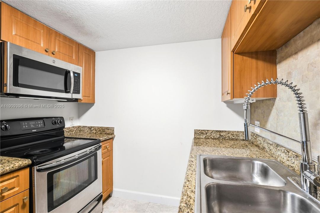 Recently Rented: $3,495 (2 beds, 2 baths, 1358 Square Feet)