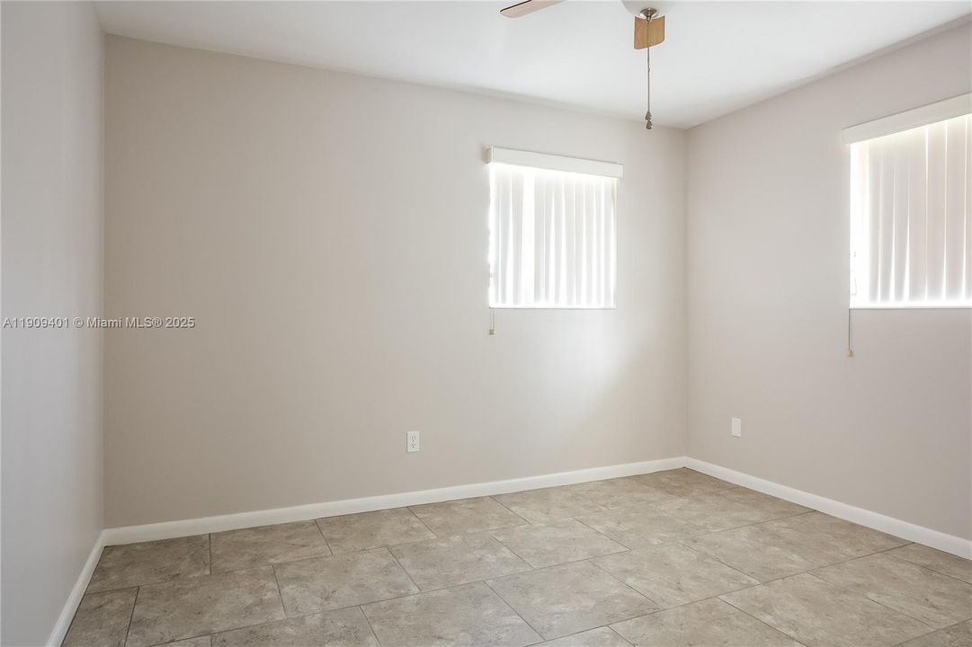 合同活跃: $2,155 (2 贝兹, 1 浴室, 952 平方英尺)