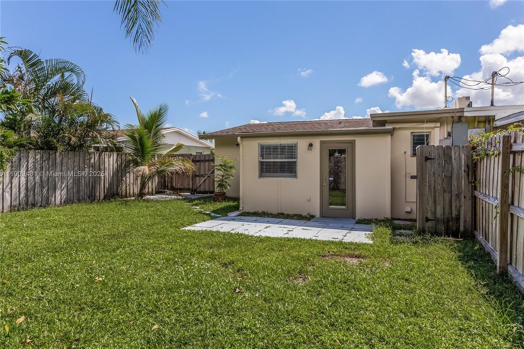 合同活跃: $2,155 (2 贝兹, 1 浴室, 952 平方英尺)