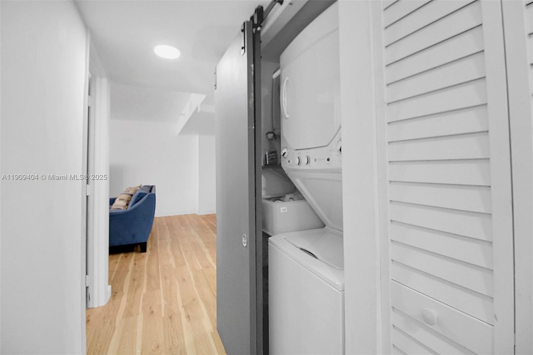 На продажу: $700,000 (2 спален, 2 ванн, 1088 Квадратных фут)