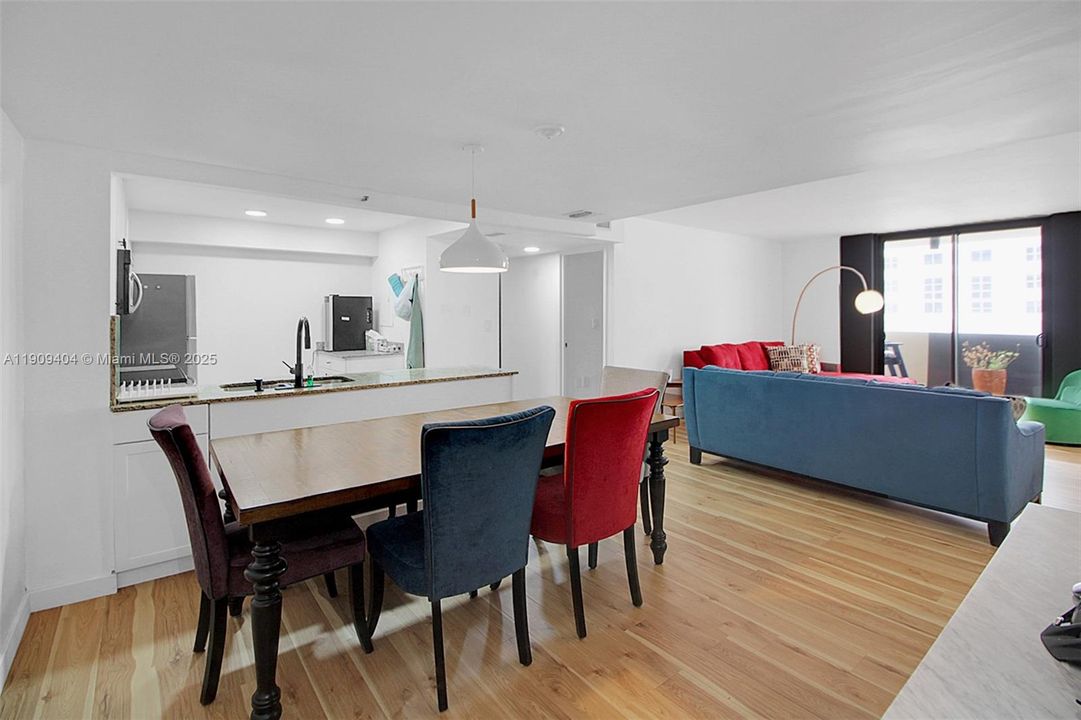 На продажу: $700,000 (2 спален, 2 ванн, 1088 Квадратных фут)