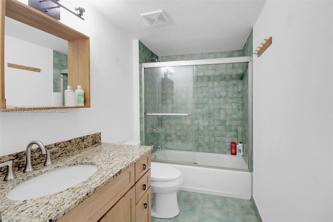 На продажу: $700,000 (2 спален, 2 ванн, 1088 Квадратных фут)