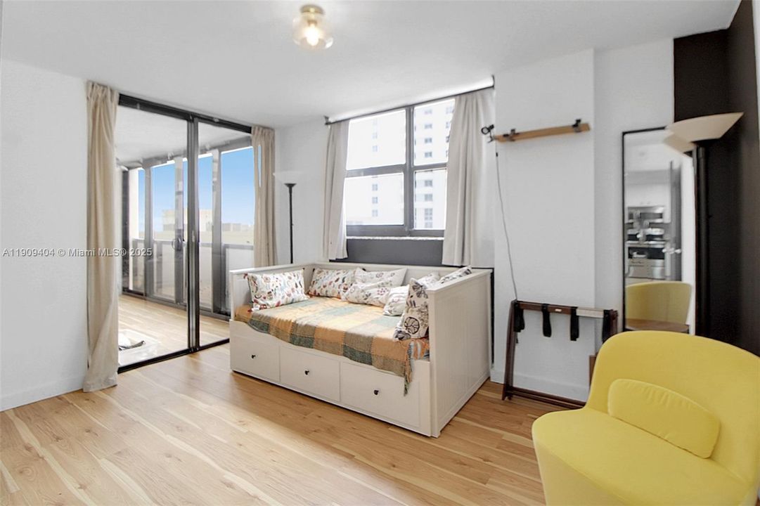 На продажу: $700,000 (2 спален, 2 ванн, 1088 Квадратных фут)