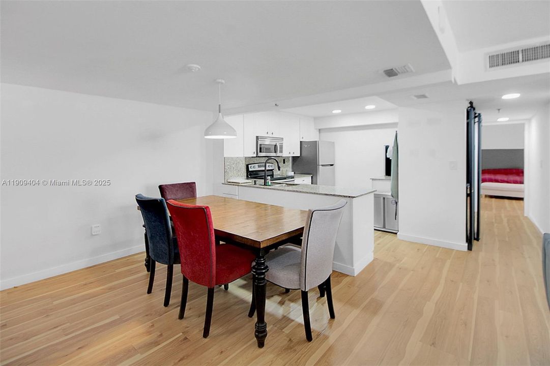 На продажу: $700,000 (2 спален, 2 ванн, 1088 Квадратных фут)