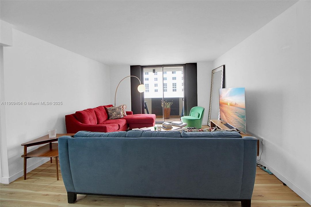 На продажу: $700,000 (2 спален, 2 ванн, 1088 Квадратных фут)