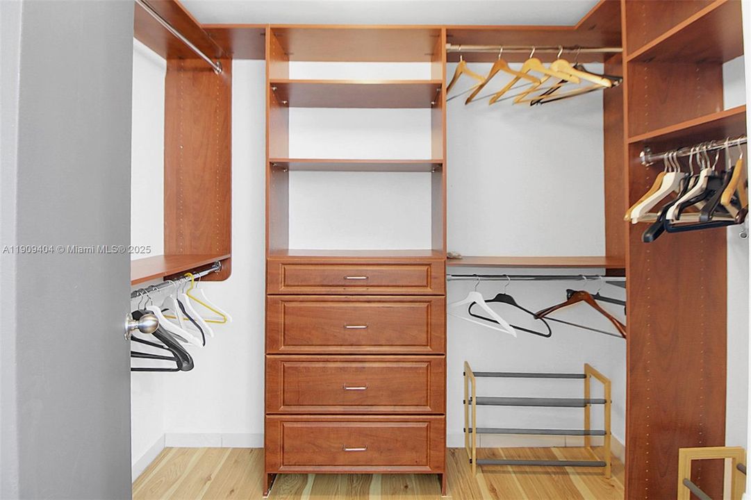 На продажу: $700,000 (2 спален, 2 ванн, 1088 Квадратных фут)