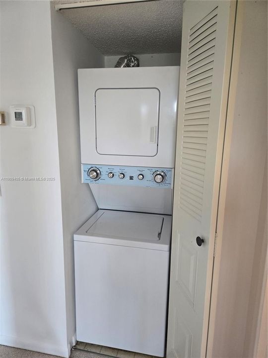 待售: $115,000 (1 贝兹, 1 浴室, 840 平方英尺)