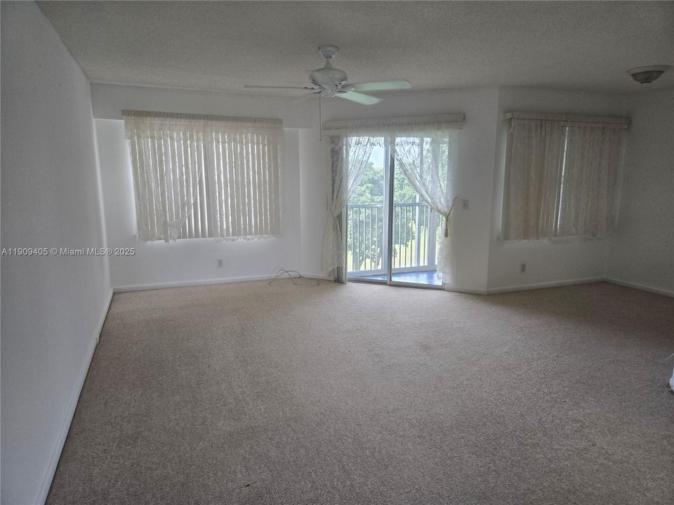 待售: $115,000 (1 贝兹, 1 浴室, 840 平方英尺)