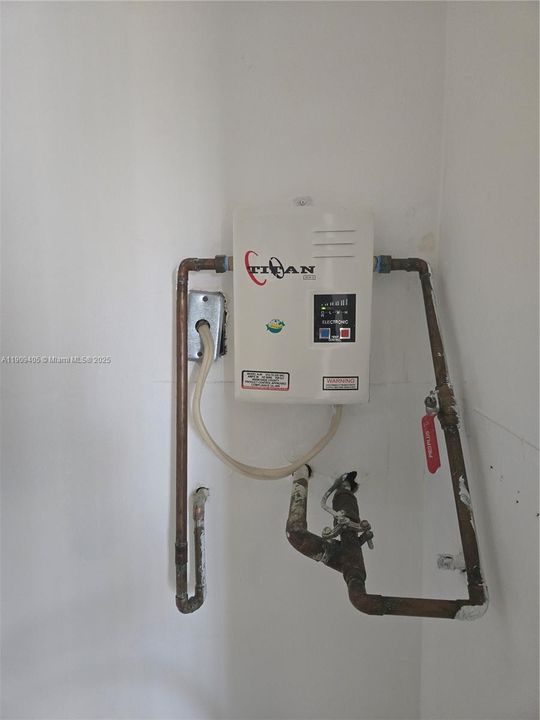 待售: $115,000 (1 贝兹, 1 浴室, 840 平方英尺)