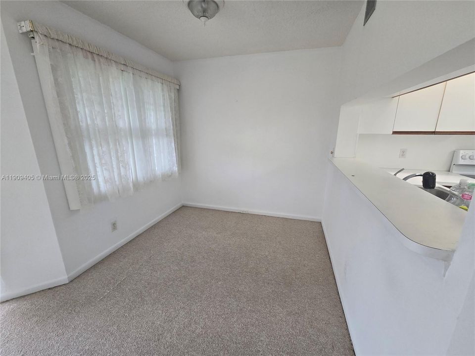 待售: $115,000 (1 贝兹, 1 浴室, 840 平方英尺)