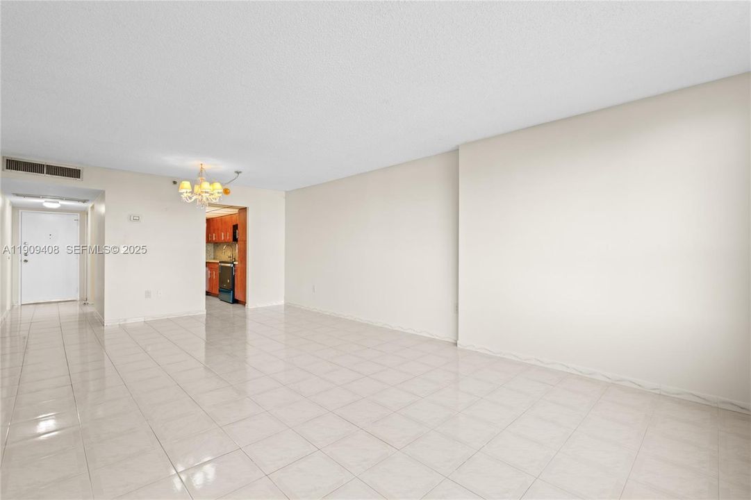 Recently Rented: $2,600 (1 beds, 1 baths, 835 Square Feet)