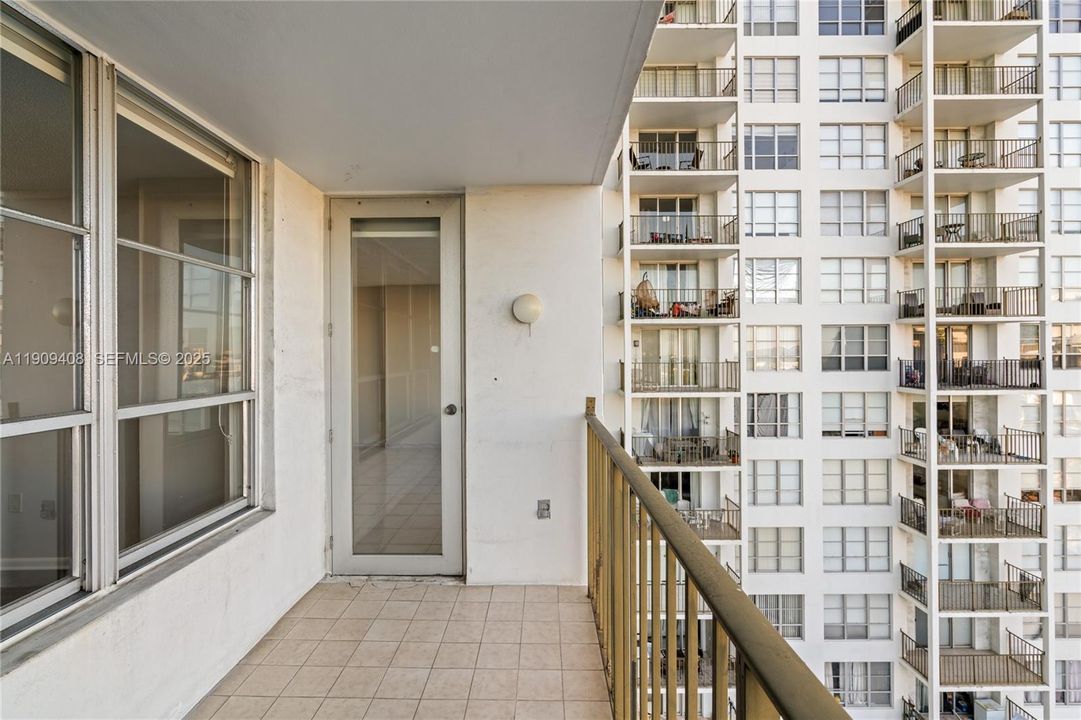 Recently Rented: $2,600 (1 beds, 1 baths, 835 Square Feet)