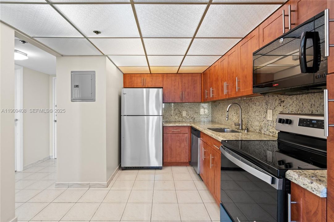 Recently Rented: $2,600 (1 beds, 1 baths, 835 Square Feet)