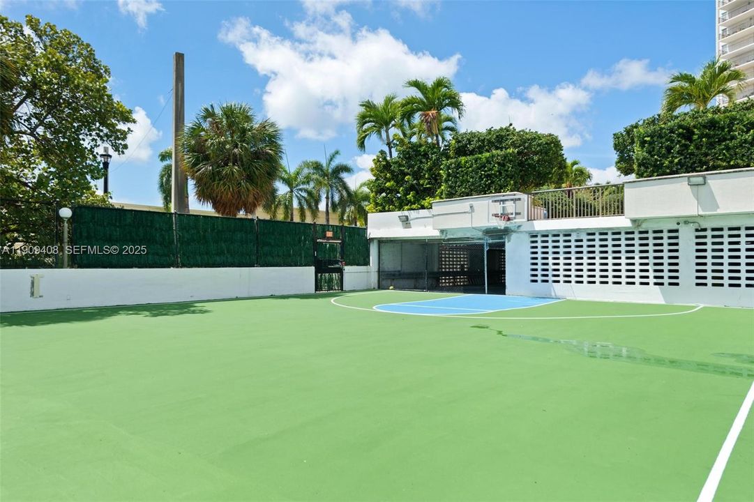 Recently Rented: $2,600 (1 beds, 1 baths, 835 Square Feet)