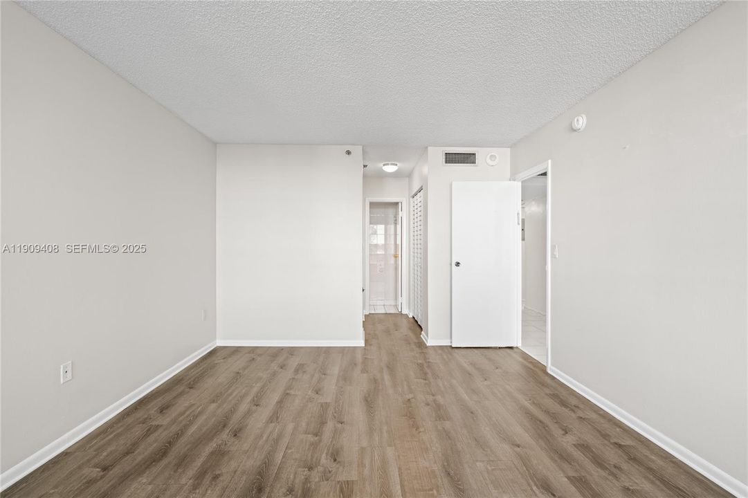 Recently Rented: $2,600 (1 beds, 1 baths, 835 Square Feet)