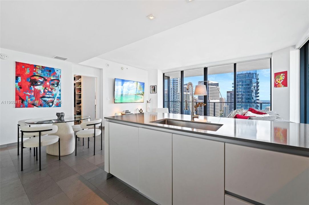 待售: $1,250,000 (2 贝兹, 2 浴室, 1270 平方英尺)