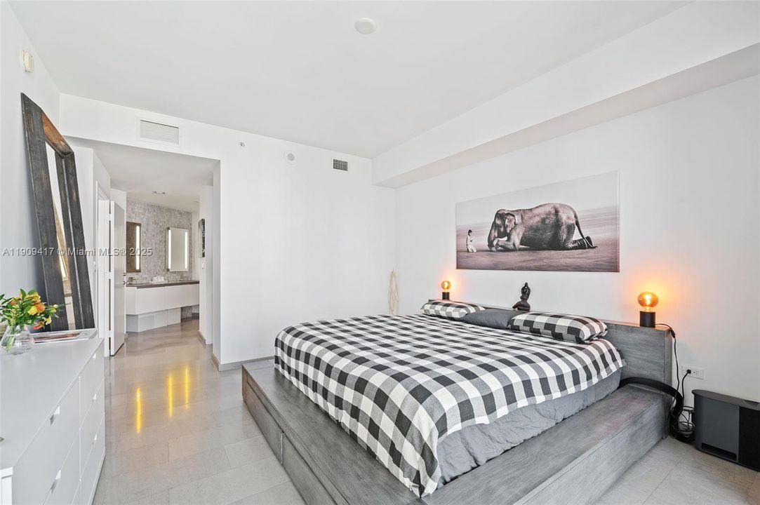 待售: $1,250,000 (2 贝兹, 2 浴室, 1270 平方英尺)