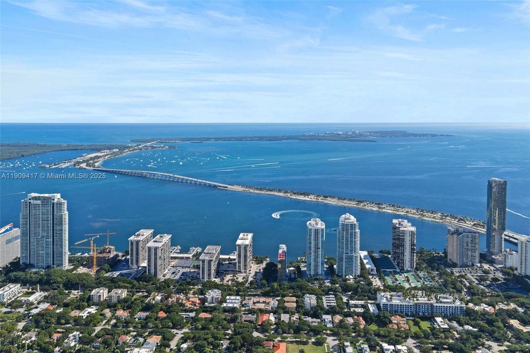 待售: $1,250,000 (2 贝兹, 2 浴室, 1270 平方英尺)