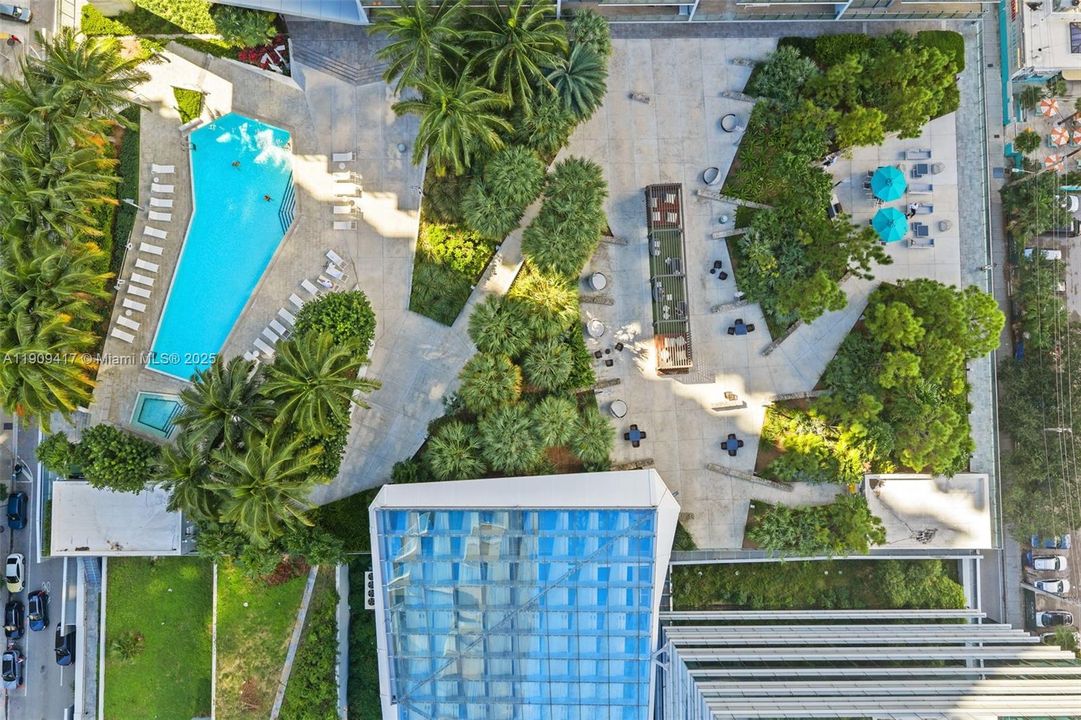 待售: $1,250,000 (2 贝兹, 2 浴室, 1270 平方英尺)