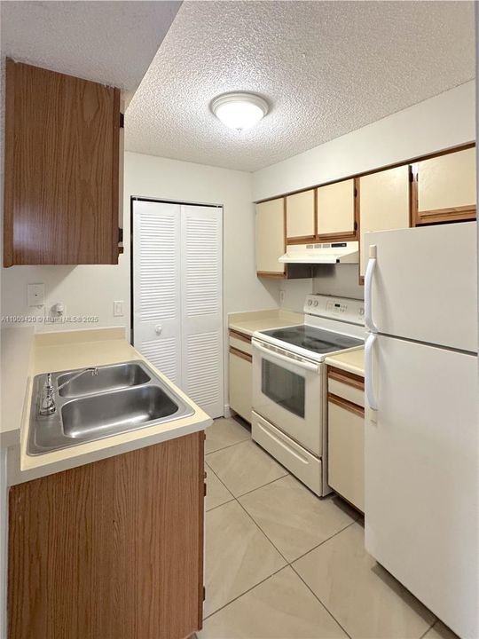 合同活跃: $1,450 (1 贝兹, 1 浴室, 785 平方英尺)