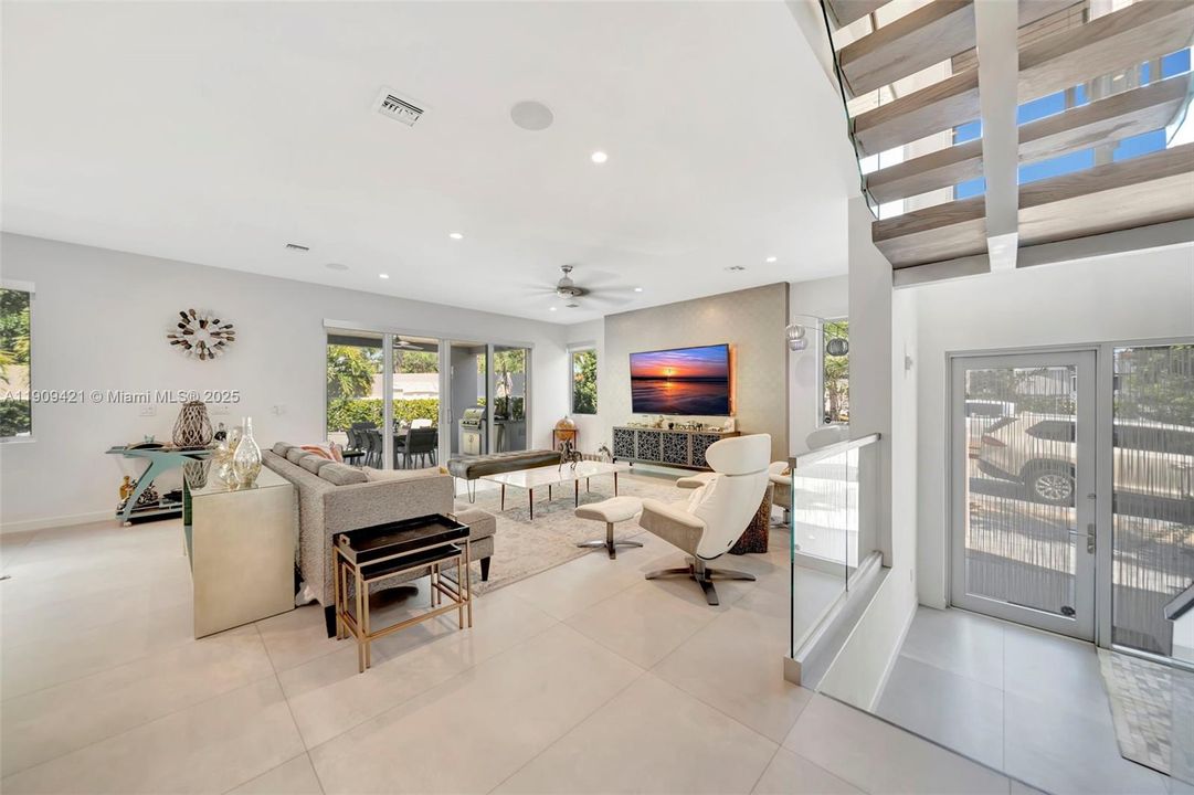 出租: $26,000 (4 贝兹, 4 浴室, 3020 平方英尺)