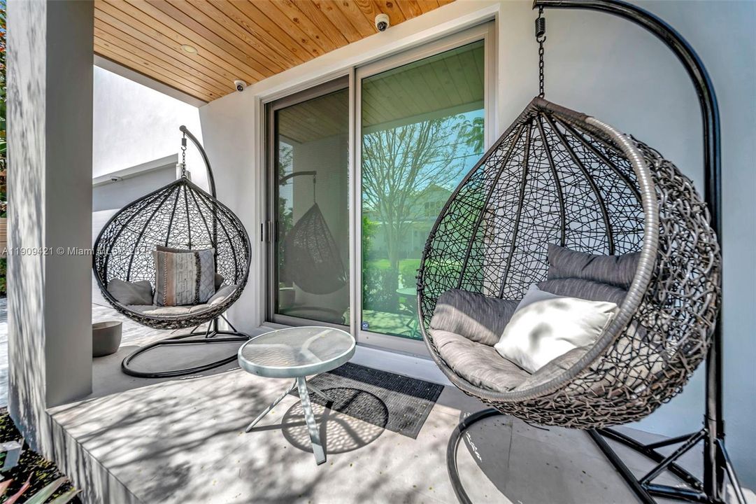 出租: $26,000 (4 贝兹, 4 浴室, 3020 平方英尺)