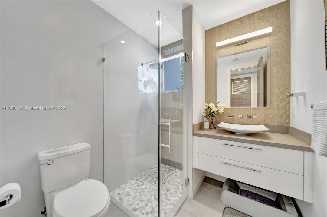 出租: $26,000 (4 贝兹, 4 浴室, 3020 平方英尺)