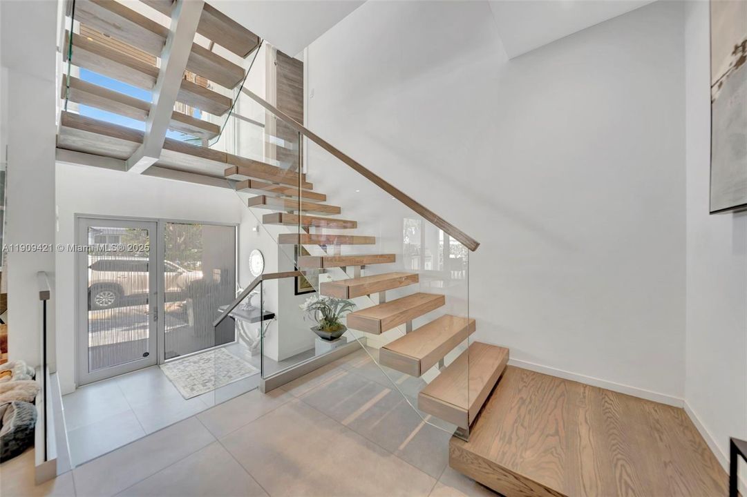 出租: $26,000 (4 贝兹, 4 浴室, 3020 平方英尺)