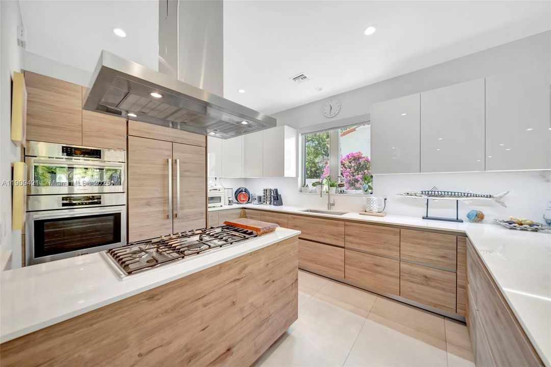 出租: $26,000 (4 贝兹, 4 浴室, 3020 平方英尺)