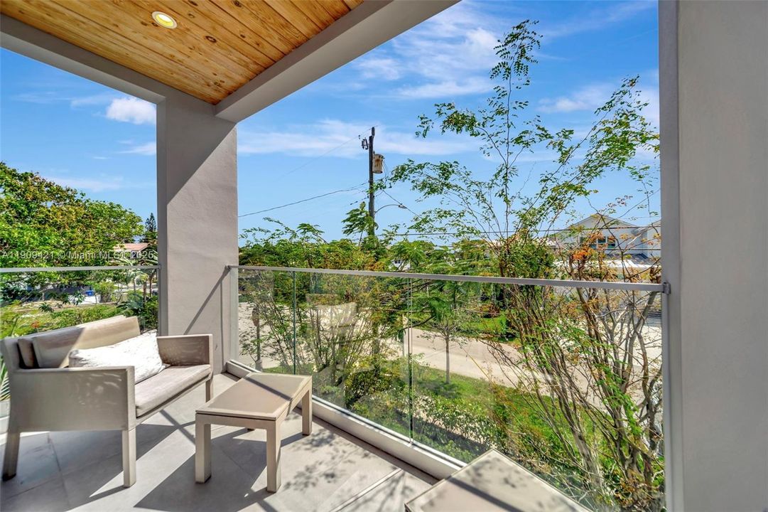 出租: $26,000 (4 贝兹, 4 浴室, 3020 平方英尺)