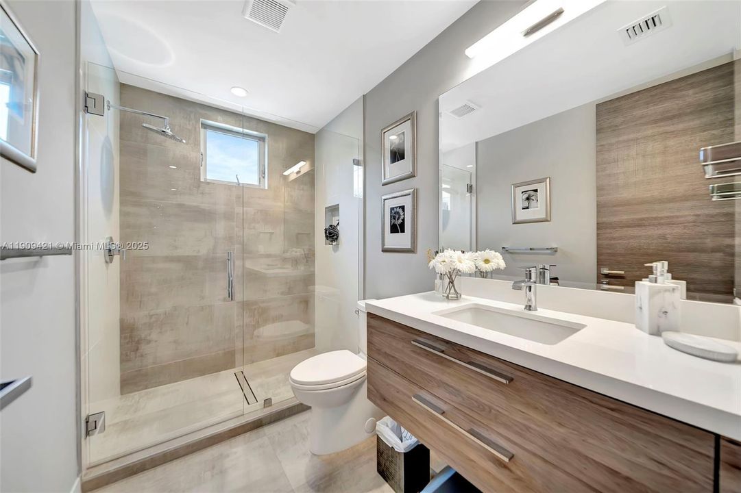 出租: $26,000 (4 贝兹, 4 浴室, 3020 平方英尺)