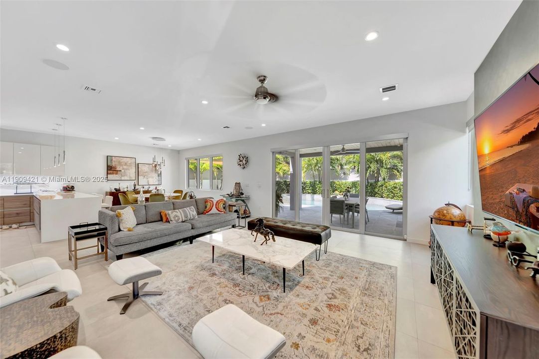 出租: $26,000 (4 贝兹, 4 浴室, 3020 平方英尺)