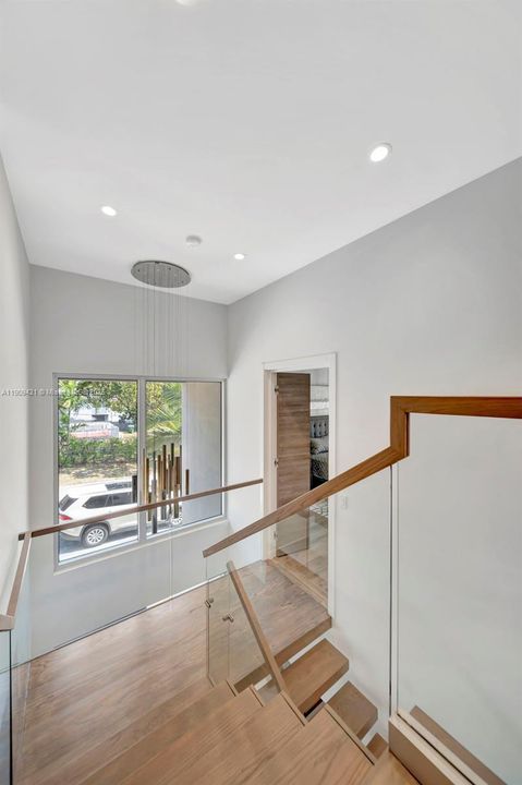 出租: $26,000 (4 贝兹, 4 浴室, 3020 平方英尺)