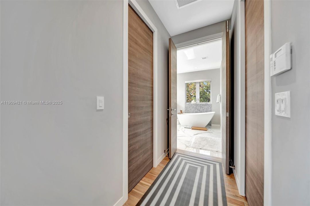 出租: $26,000 (4 贝兹, 4 浴室, 3020 平方英尺)