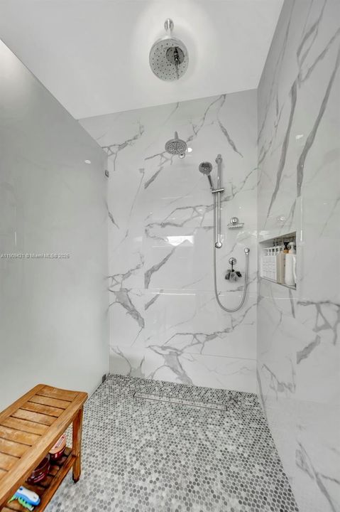 出租: $26,000 (4 贝兹, 4 浴室, 3020 平方英尺)