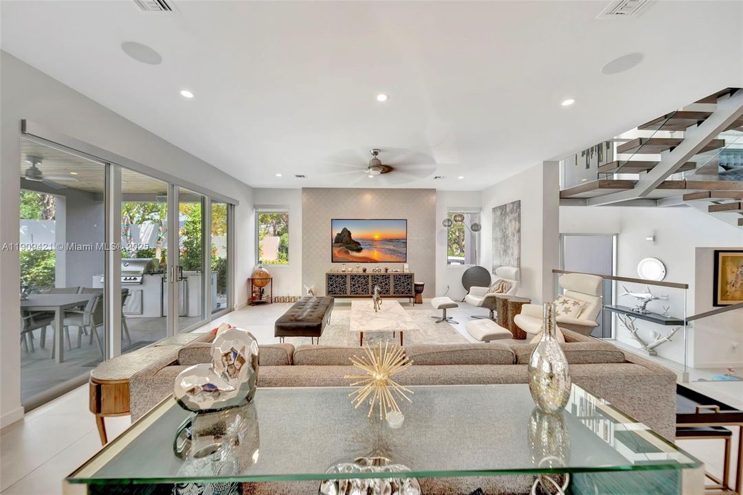 出租: $26,000 (4 贝兹, 4 浴室, 3020 平方英尺)