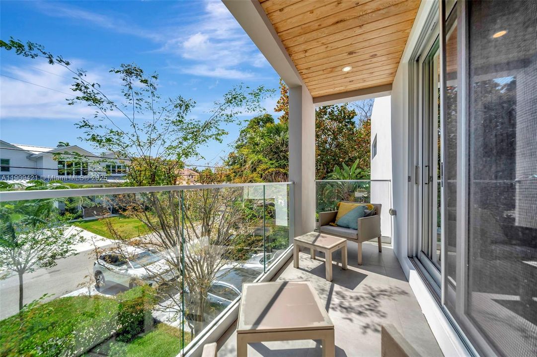 出租: $26,000 (4 贝兹, 4 浴室, 3020 平方英尺)