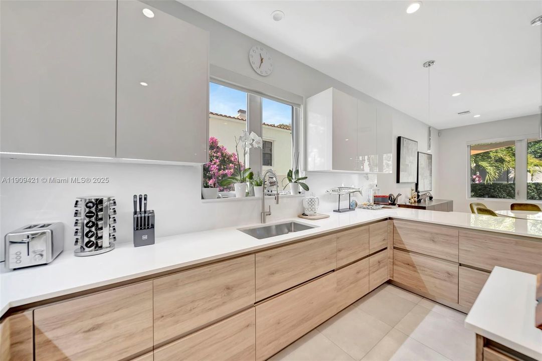 出租: $26,000 (4 贝兹, 4 浴室, 3020 平方英尺)