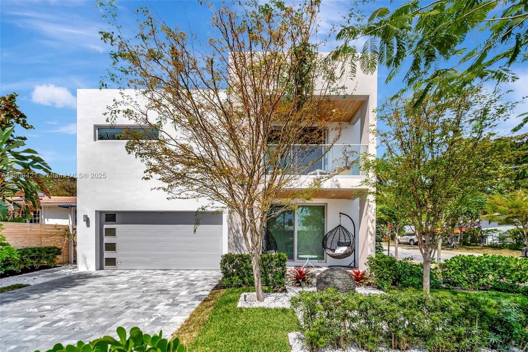 出租: $26,000 (4 贝兹, 4 浴室, 3020 平方英尺)