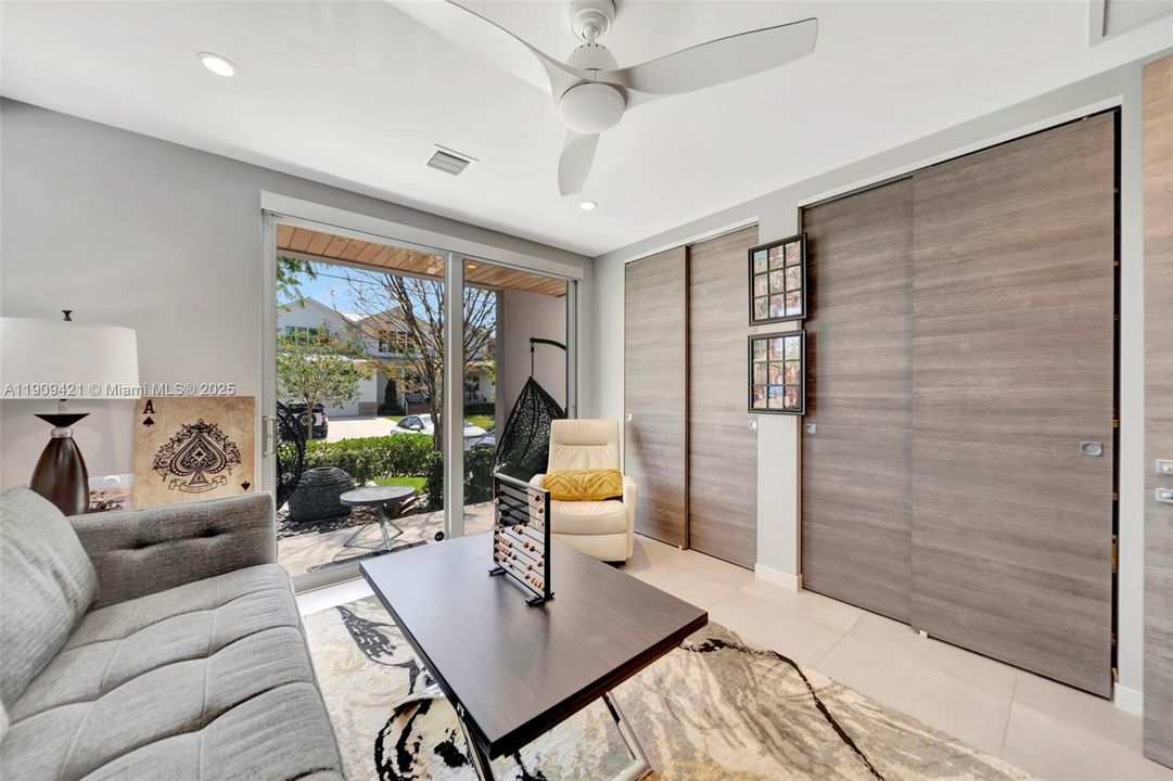 出租: $26,000 (4 贝兹, 4 浴室, 3020 平方英尺)