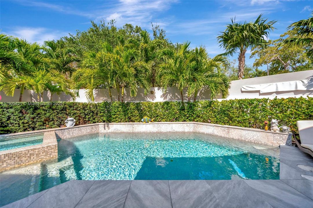 出租: $26,000 (4 贝兹, 4 浴室, 3020 平方英尺)